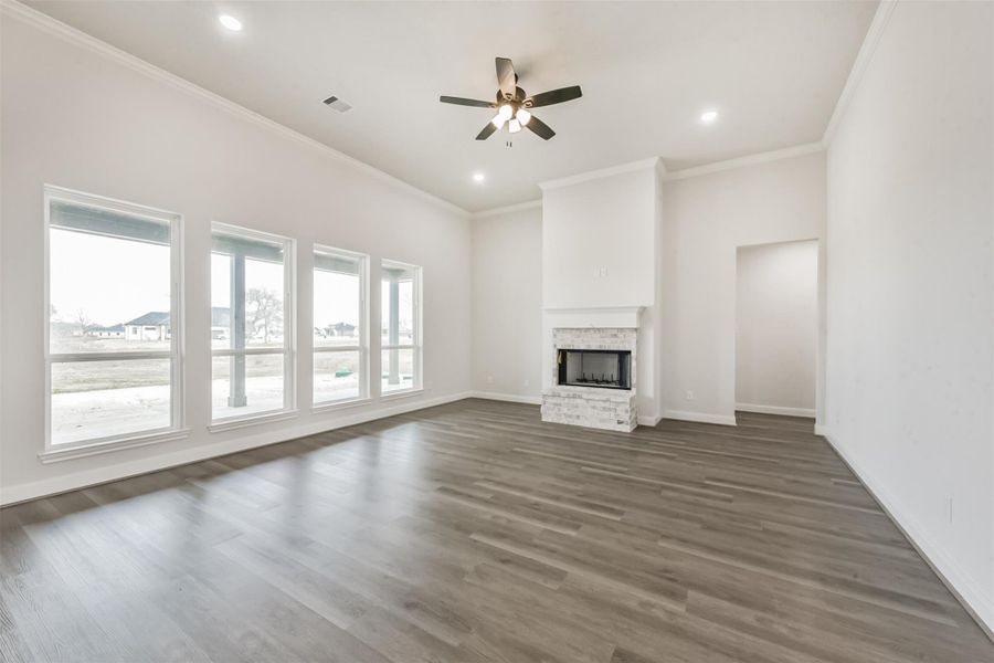 Spacious, unfurnished interior of a new home in , Baytown (Image 22).