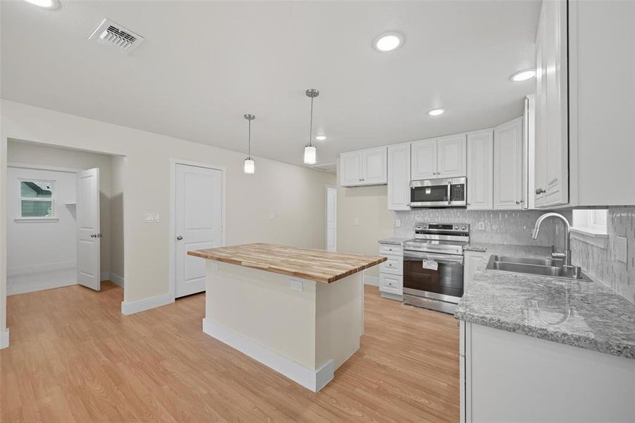 Furnished interior view inside a new home in , Denison (Image 6).
