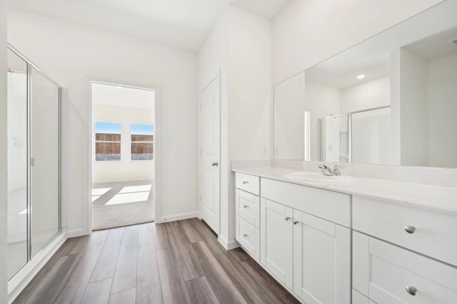 Representative furnished interior of a home built from the Firefly by Starlight Homes in Ashland, Angleton (Image 13).