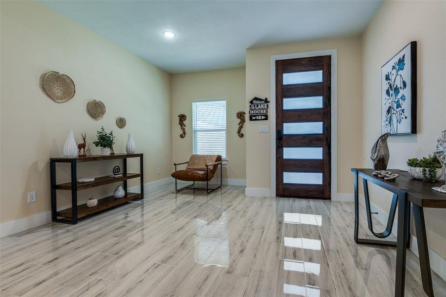 Wide foyer with sitting area or desk area. Wide foyer with sitting area or desk area.