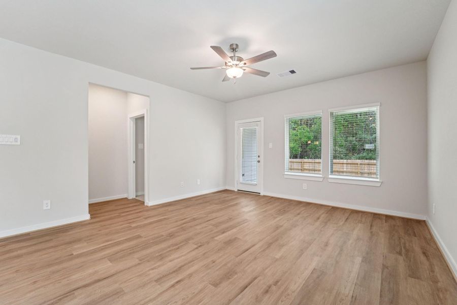 Spacious, unfurnished interior of a new home in Landing Meadows - Traditional Series, New Caney (Image 33). Spacious, unfurnished interior of a new home in Landing Meadows - Traditional Series, New Caney (Image 33).