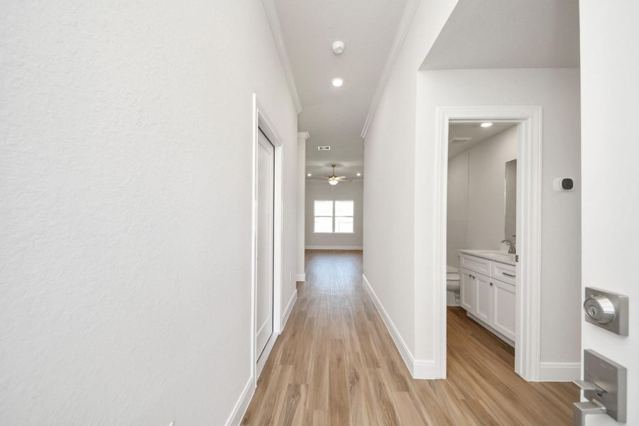 Spacious, unfurnished interior of a new home in Grand Oaks Reserve, Cleveland (Image 20).