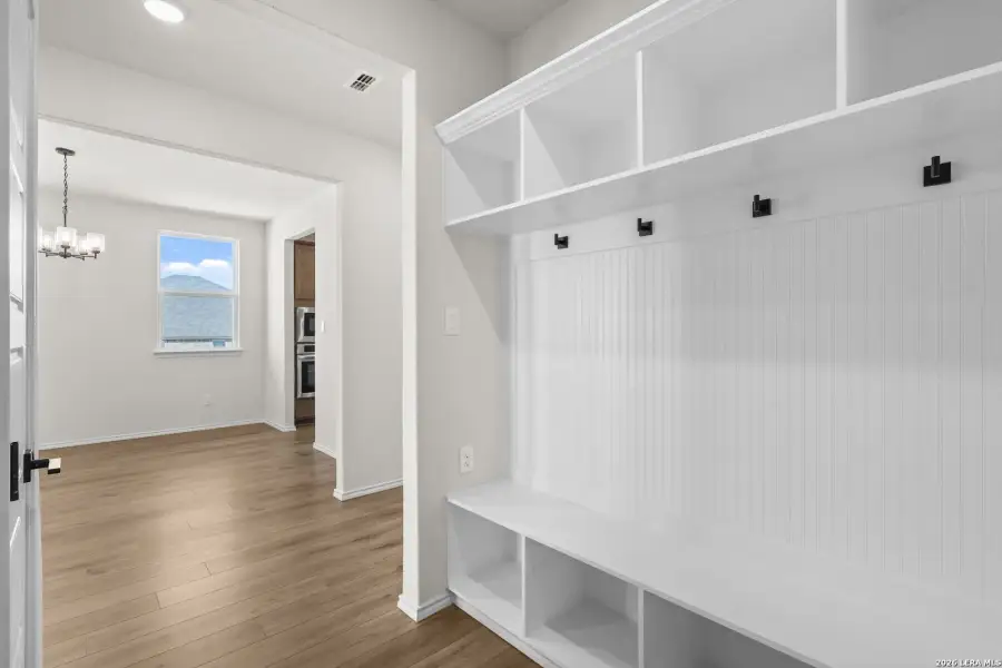 Spacious, unfurnished interior of a new home in Comanche Ridge, San Antonio (Image 30). Spacious, unfurnished interior of a new home in Comanche Ridge, San Antonio (Image 30).