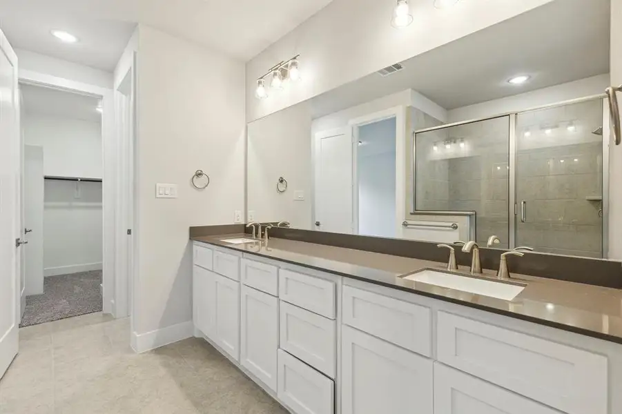 Furnished interior view inside a new home in SoHo Square, Dallas (Image 5).