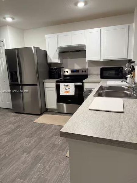 Furnished interior view inside a new home in , Port St. Lucie (Image 13).