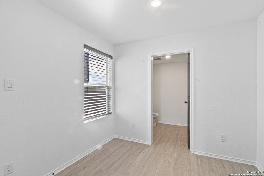 Spacious, unfurnished interior of a new home in Elm Trails, San Antonio (Image 8).