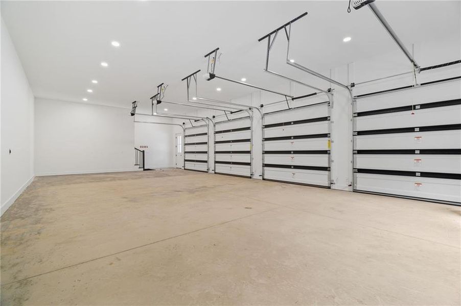 Spacious, unfurnished interior of a new home in , Alpharetta (Image 78).