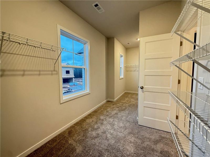 Spacious, unfurnished interior of a new home in Ponderosa Farms Manor, Gainesville (Image 18).