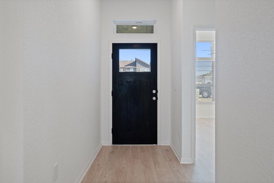 Spacious, unfurnished interior of a new home in Loyola, Austin (Image 4).