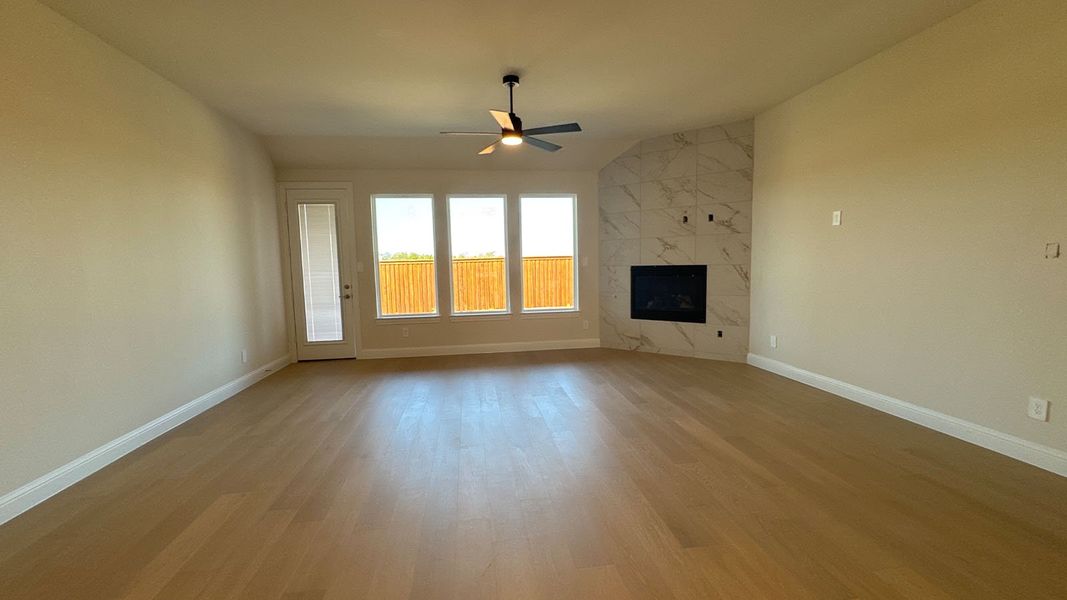Spacious, unfurnished interior of a new home in Peachtree Meadows, Rockwall (Image 19). Spacious, unfurnished interior of a new home in Peachtree Meadows, Rockwall (Image 19).