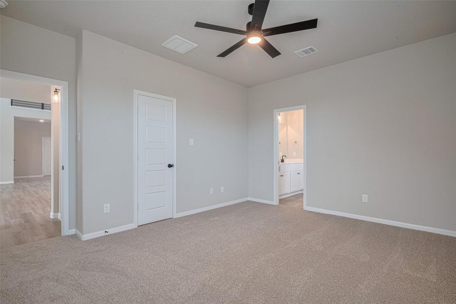 Spacious, unfurnished interior of a new home in La Segarra, Brookshire (Image 25).