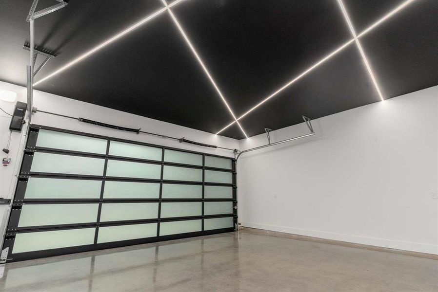 Spacious, unfurnished interior of a new home in , Dallas (Image 24).