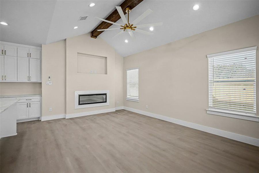 Spacious, unfurnished interior of a new home in , Granbury (Image 24).