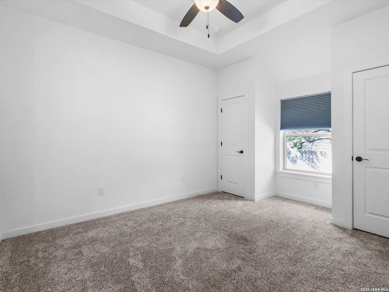 Spacious, unfurnished interior of a new home in , Canyon Lake (Image 22).