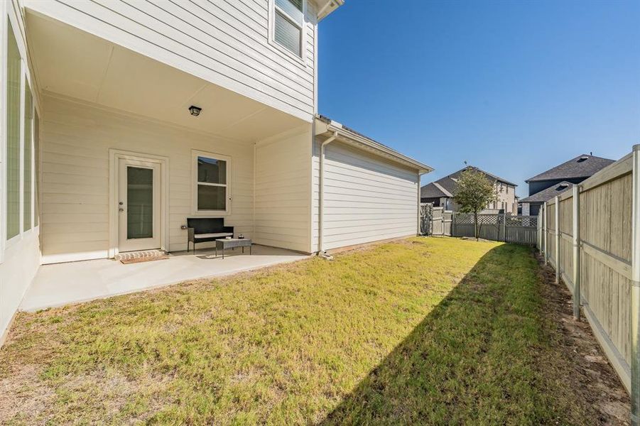 Exterior details and patio area of a home in , Northlake (Image 2).