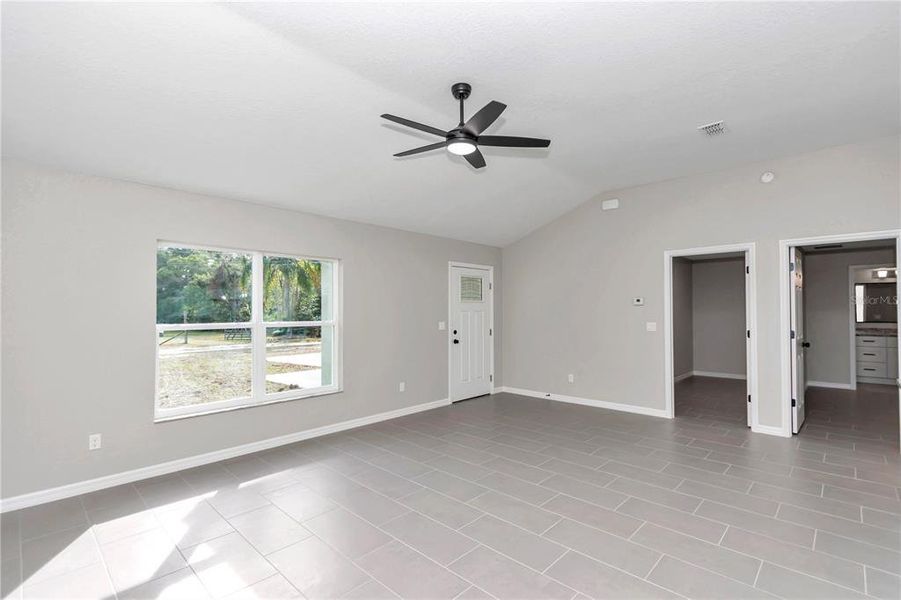 Spacious, unfurnished interior of a new home in , Ocala (Image 31).