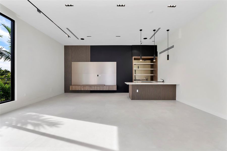 Spacious, unfurnished interior of a new home in , Plantation (Image 47).