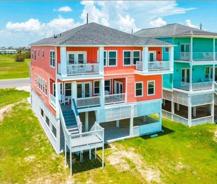 Exterior details and patio area of a home in , Galveston (Image 22).