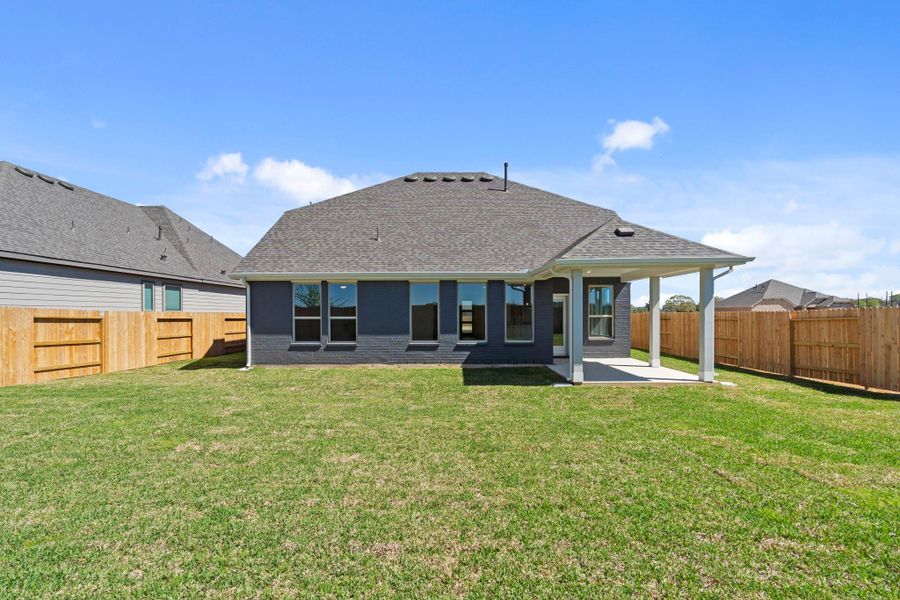 With this generously-sized yard, your dream pool can be designed to perfectly complement your lifestyle. With this generously-sized yard, your dream pool can be designed to perfectly complement your lifestyle.
