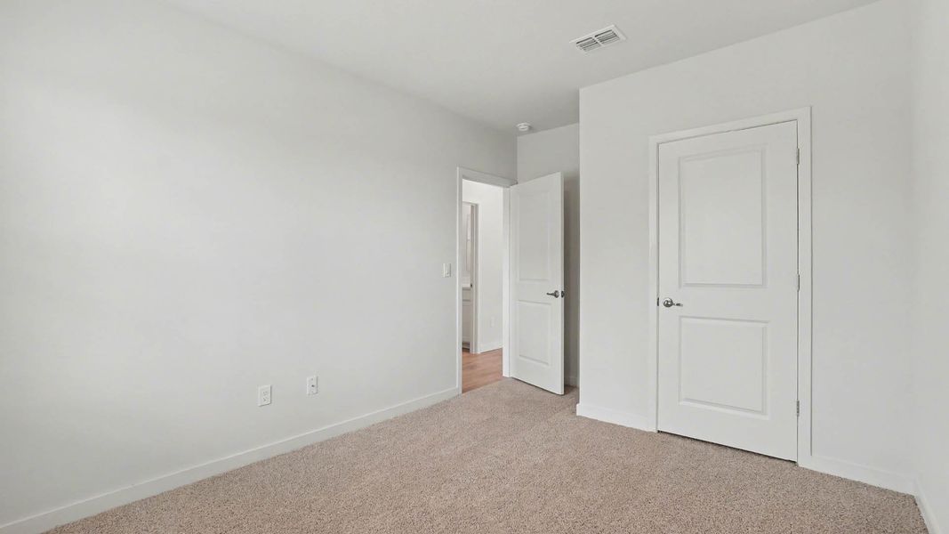 Spacious, unfurnished interior of a new home in Venetian Grove, Vero Beach (Image 16).