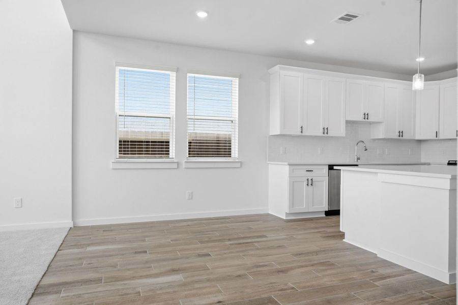 Spacious, unfurnished interior of a new home in , Rosharon (Image 23).