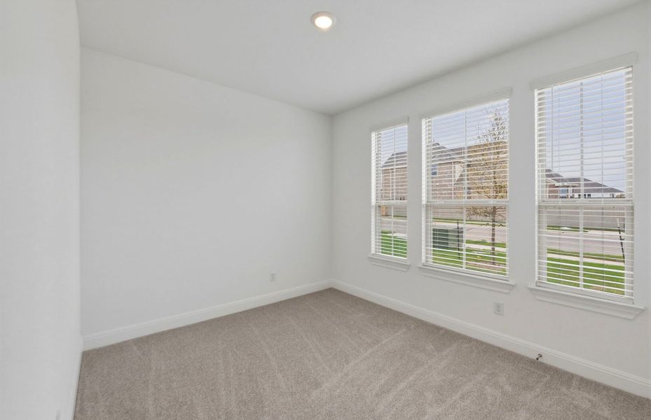 Spacious, unfurnished interior of a new home in Saddleback at Santa Rita Ranch, Liberty Hill (Image 49).
