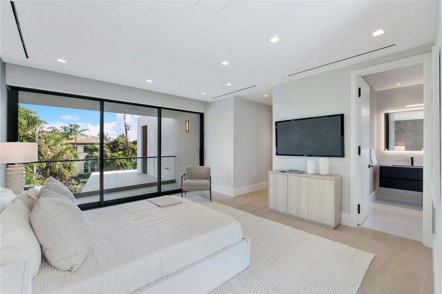 Furnished interior view inside a new home in , Fort Lauderdale (Image 10).