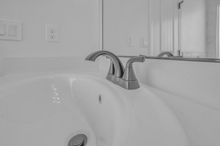 Representative interior finishes for a home built from the Bellagio 425SSC by Saratoga Homes in Paseo Del Este, El Paso (Image 21).