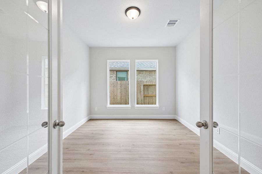 Spacious, unfurnished interior of a new home in Woodhavyn 50', Magnolia (Image 19). Spacious, unfurnished interior of a new home in Woodhavyn 50', Magnolia (Image 19).