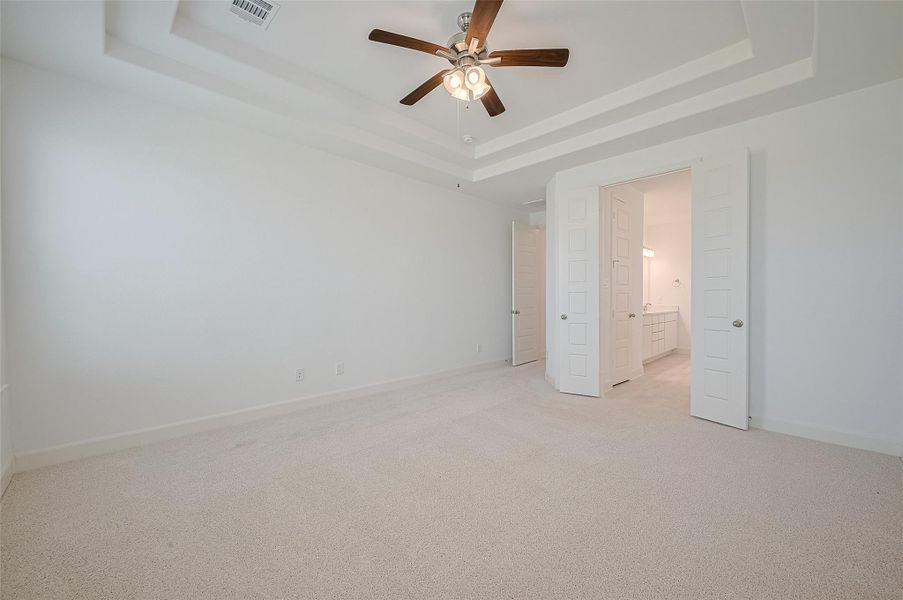 Spacious, unfurnished interior of a new home in Lago Mar, Texas City (Image 25).