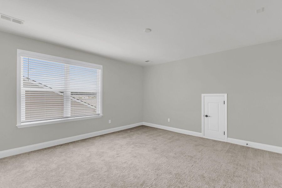 Spacious, unfurnished interior of a new home in , Summerville (Image 38).