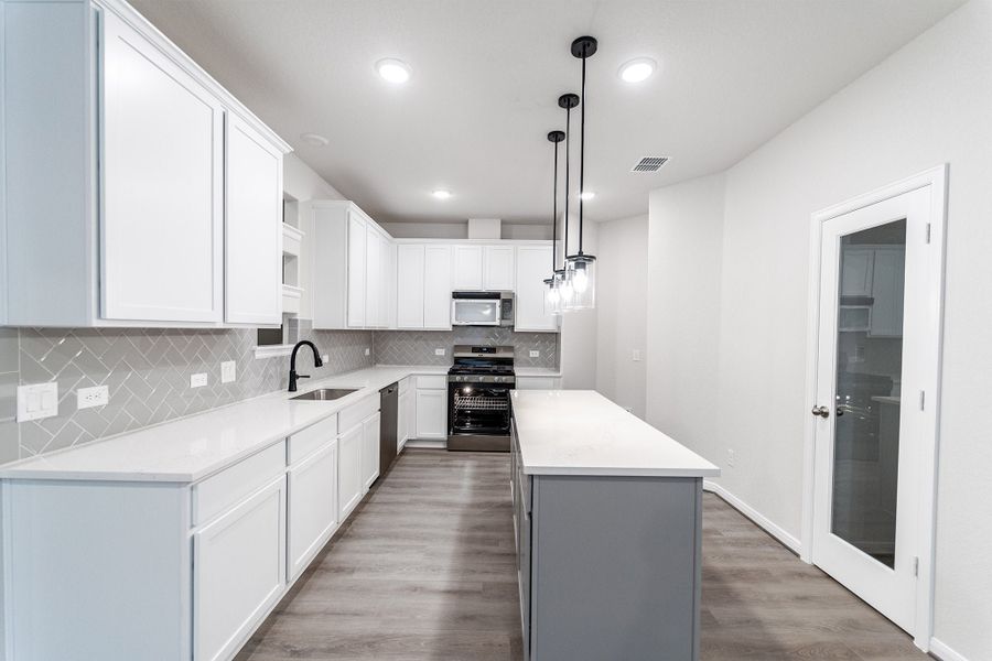 Furnished interior view inside a new home in Homestead, Schertz (Image 4).