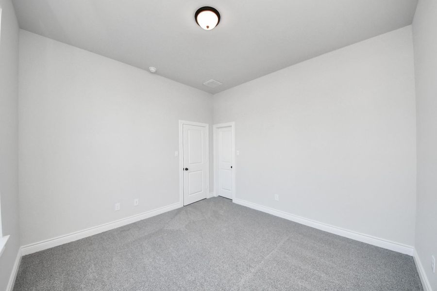 Spacious, unfurnished interior of a new home in Lexington Heights, Willis (Image 22).