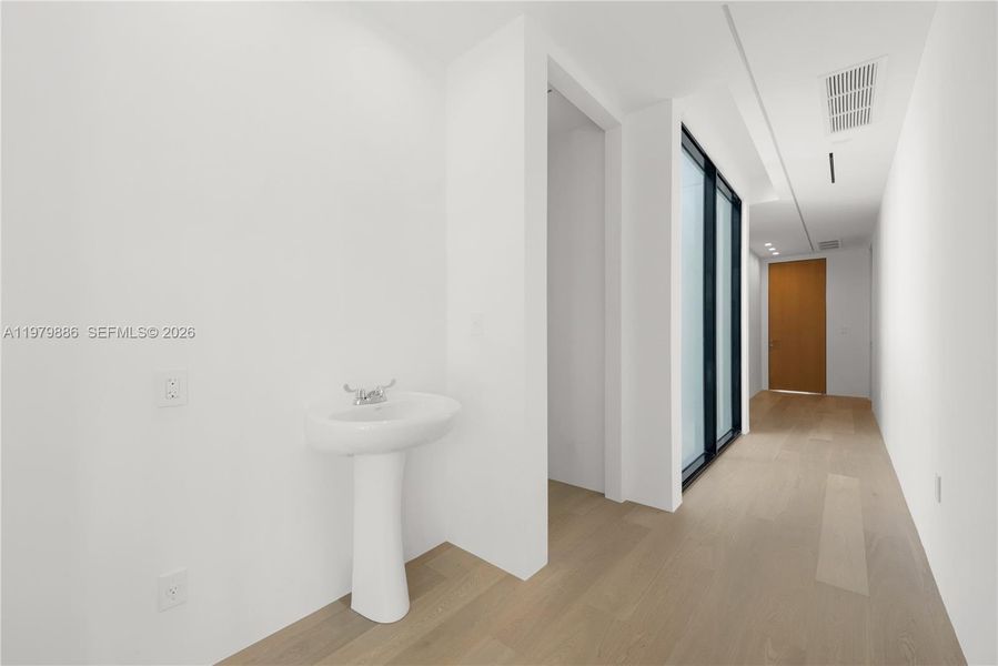 Image 42 of a home in .