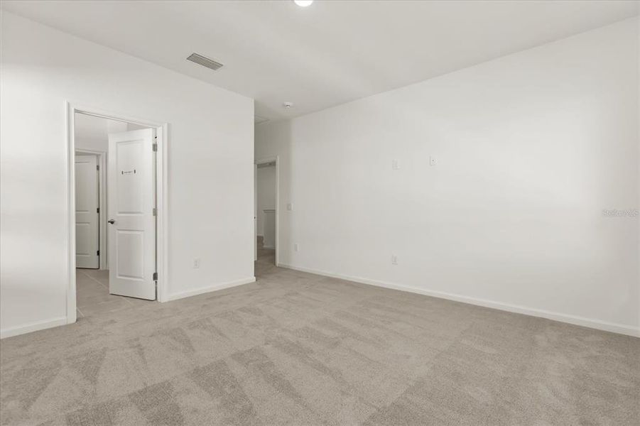 Spacious, unfurnished interior of a new home in , Orlando (Image 48).