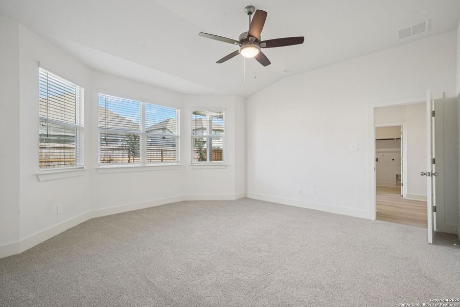 Spacious, unfurnished interior of a new home in Estancia Ranch - Premier Series, San Antonio (Image 26).