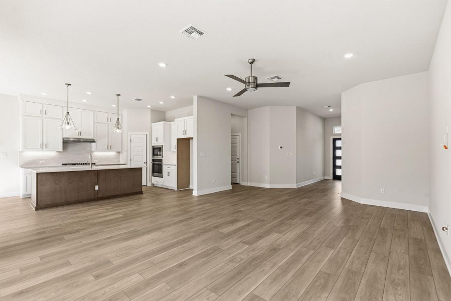 Family Room - Kitchen