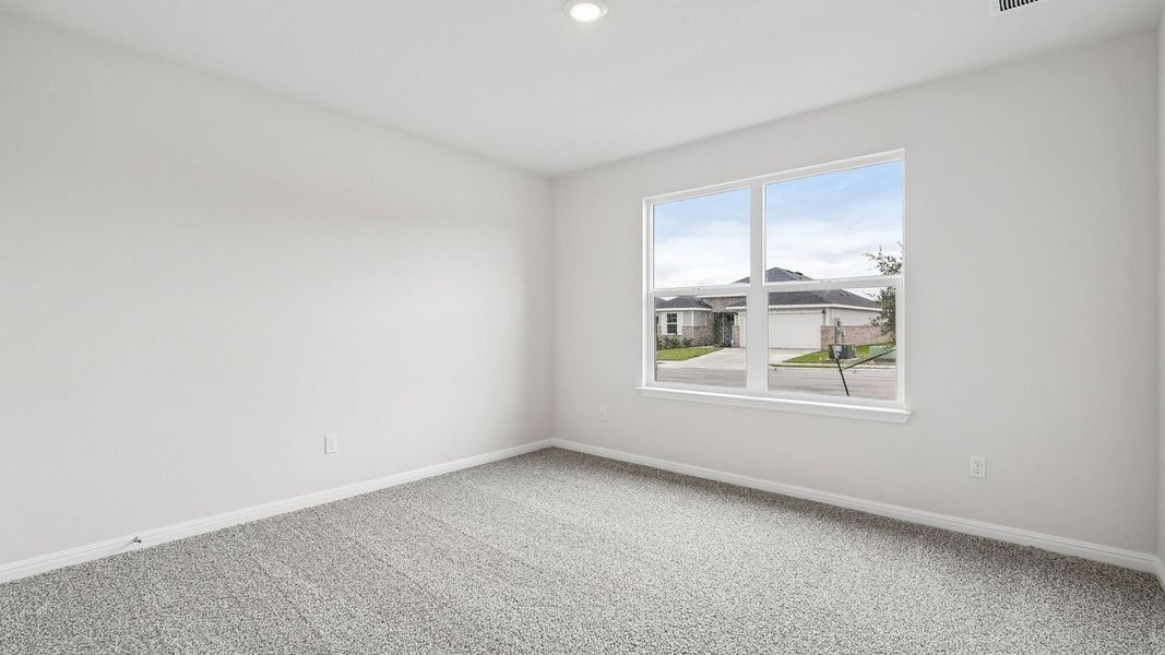 Spacious, unfurnished interior of a new home in Thunder Rock, Marble Falls (Image 29).