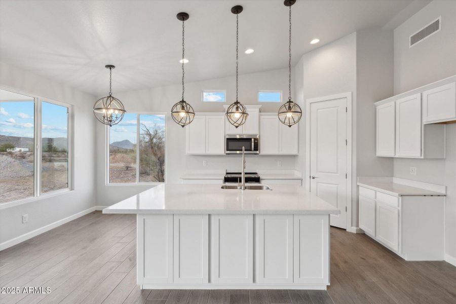 1,658 Kitchen 4 - 192 1,658 Kitchen 4 - 192