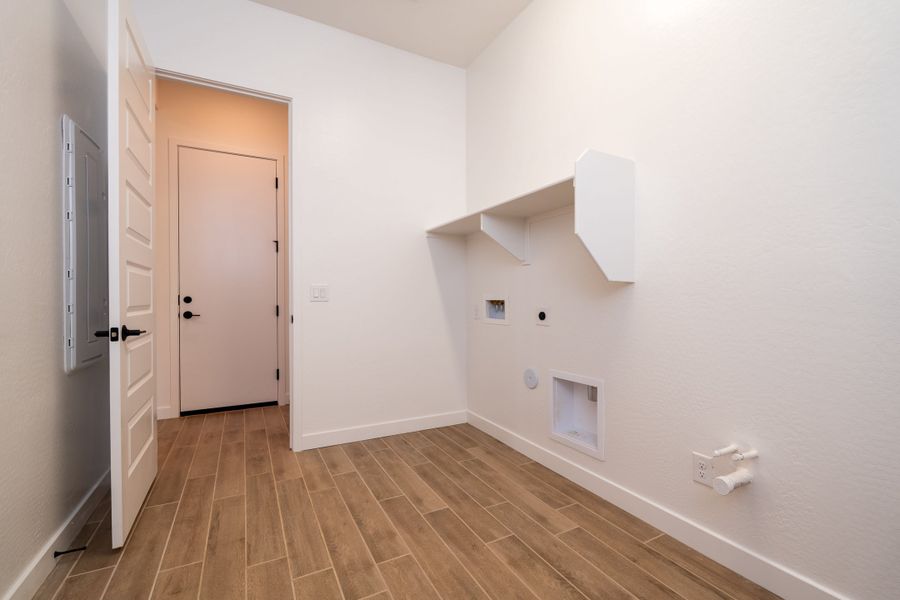 Spacious, unfurnished interior of a new home in Soleo, San Tan Valley (Image 15).