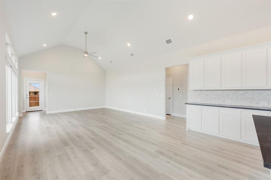 Spacious, unfurnished interior of a new home in Star Ranch, Godley (Image 14).