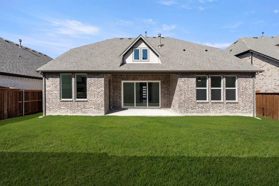 27. 2213 Clairmount - Back