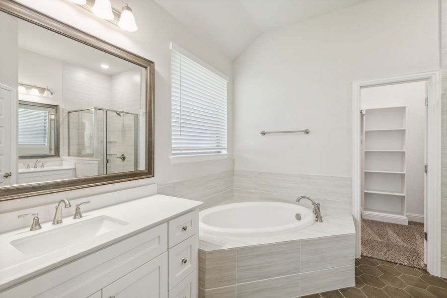 Furnished interior view inside a new home in Oaks of North Grove, Waxahachie (Image 10).