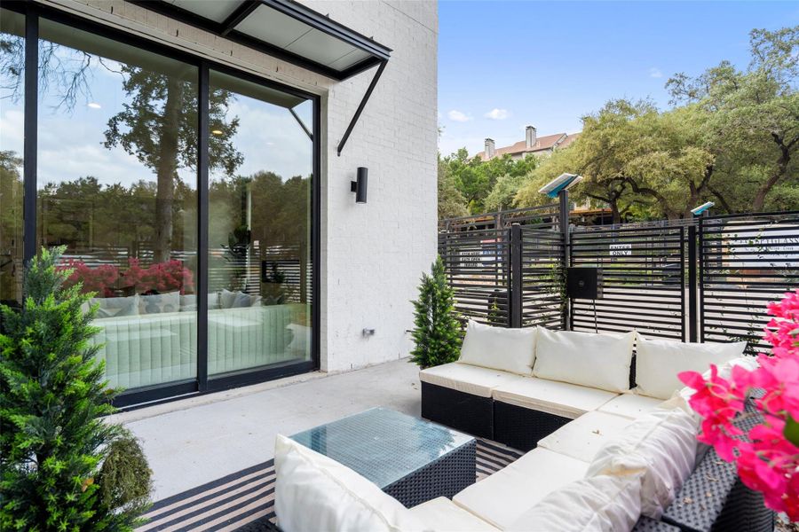 Exterior details and patio area of a home in Spyglass, Austin (Image 19).