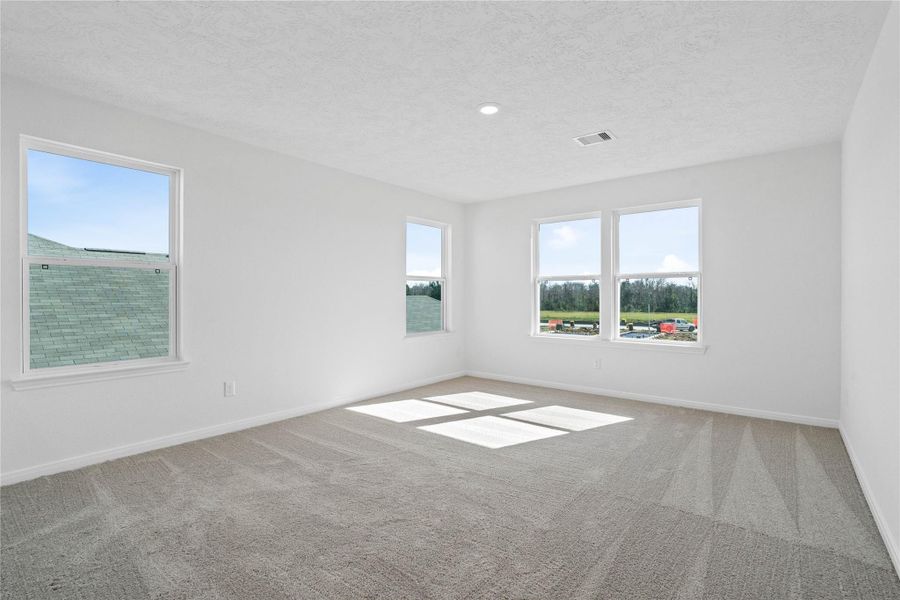 Spacious, unfurnished interior of a new home in Vida Costera, Texas City (Image 16).