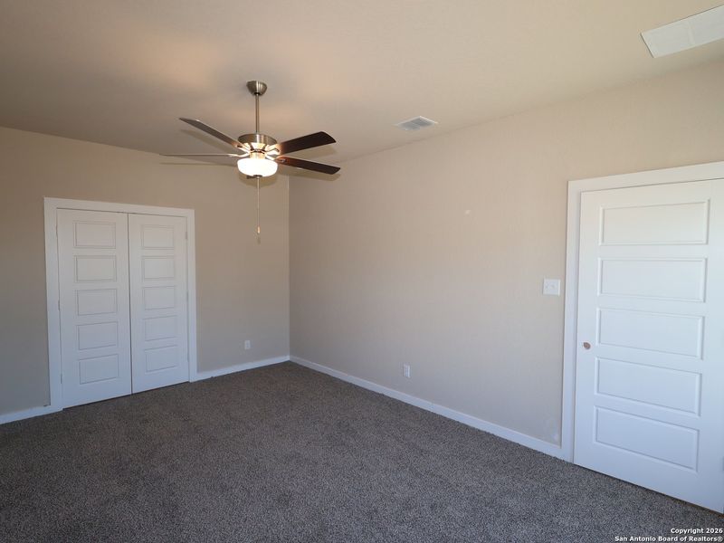 Spacious, unfurnished interior of a new home in Winding Brook, San Antonio (Image 15).