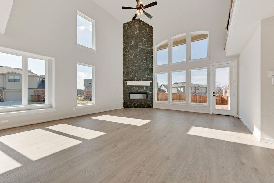 Spacious, unfurnished interior of a new home in Trails at Cottonwood Creek, Rowlett (Image 18).