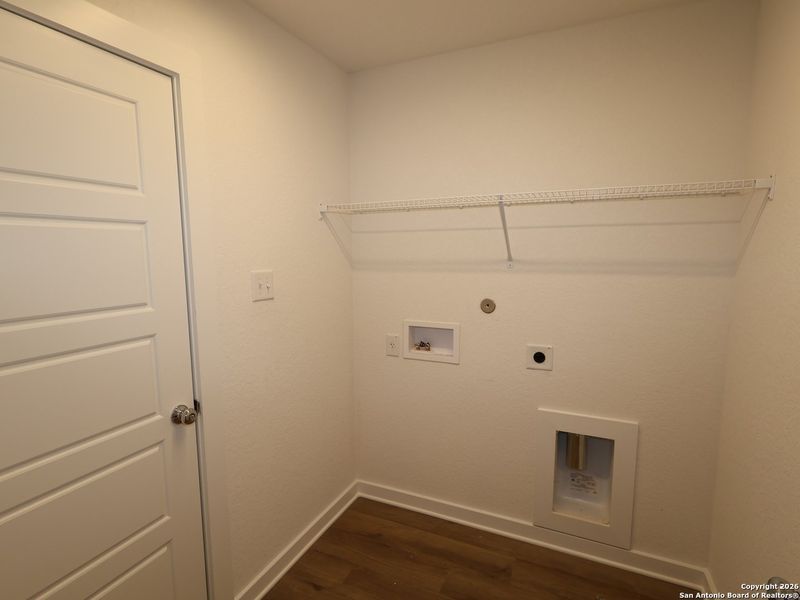 Spacious, unfurnished interior of a new home in Winding Brook, San Antonio (Image 22).