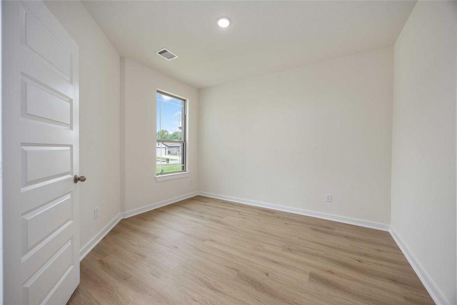 Spacious, unfurnished interior of a new home in Lexington Heights, Willis (Image 15).