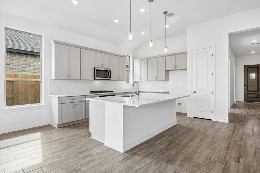 Furnished interior view inside a new home in Lago Mar, Texas City (Image 10).